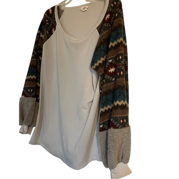 BiBi•Cozy Bohemian Design Sweater - Picture 3 of 8